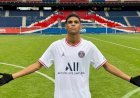 Receba! Em Paris, Luva de Pedreiro é tietado por fãs e faz golaço no Parc des Princes
