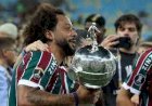 Choro, abraços e muita festa: as emoções do Fluminense no gramado após a Libertadores