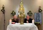 Frei Gilson Reza o Rosário Em Paulo Afonso ao Lado de D. Guido
