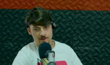 Anatel e PF lacram transmissor de rádio que tem programa de filho de Bolsonaro