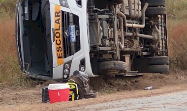 Micro-ônibus que levava atleta sub-15 tomba na AL-220
