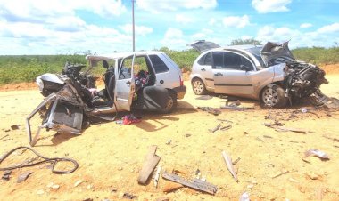 Colisão entre dois carros deixa três mortos cinco feridos em trecho da BR-110 em Petrolândia