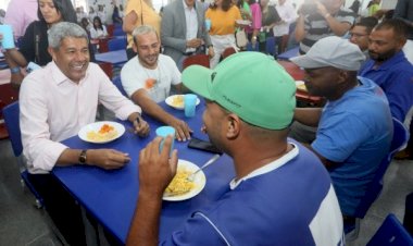 Governador entrega colégio de tempo integral e reforma de estádio