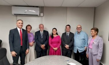 Ex-primeira-dama Aline Peixoto toma posse como conselheira do TCM