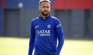 PSG relata que cirurgia no tornozelo de Neymar foi bem-sucedida