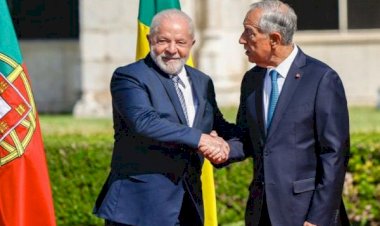 Lula assina 11 acordos em Portugal, volta a atacar antecessores e comete gafe
