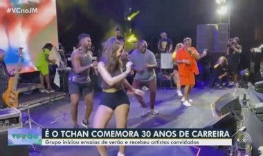 É O Tchan se apresenta com formação antiga de cantores e dançarinos em show de 30 anos