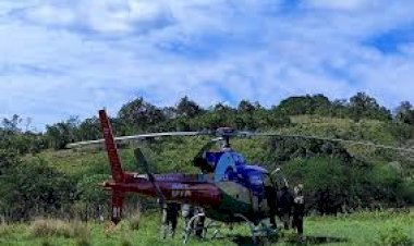 Jovem é resgatada de helicóptero após ficar isolada em cachoeira no interior de Sergipe