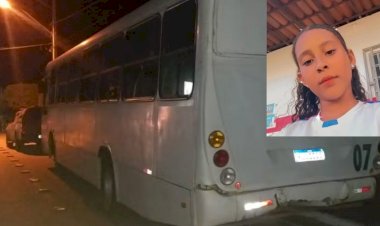 Adolescente morre após bater cabeça em poste ao colocar parte do corpo para fora de ônibus em Chorrochó
