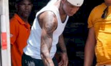 Jogador Anderson Talisca doa 2 mil cestas básicas para moradores de Feira de Santana