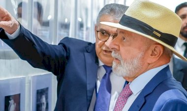 Lula critica Temer e Bolsonaro em visita à galeria de fotos de ex-presidente no Planalto