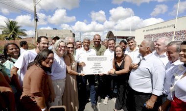 Jerônimo entrega colégio de tempo integral e pacote de investimentos na Bahia