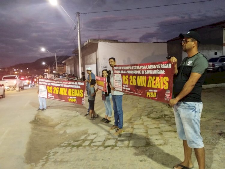 Prefeito Elton Magalhães passa vergonha em visita de Deputados ao município de Santa Brígida/BA