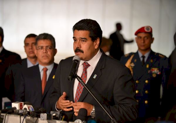 Portaria assinada por Bolsonaro impede que Lula receba Nicolás Maduro na posse
