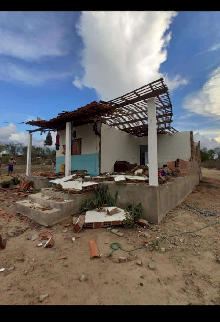 Moradores do Povoado Barriga em Santa Brígida sofrem com enchente (Vídeo)