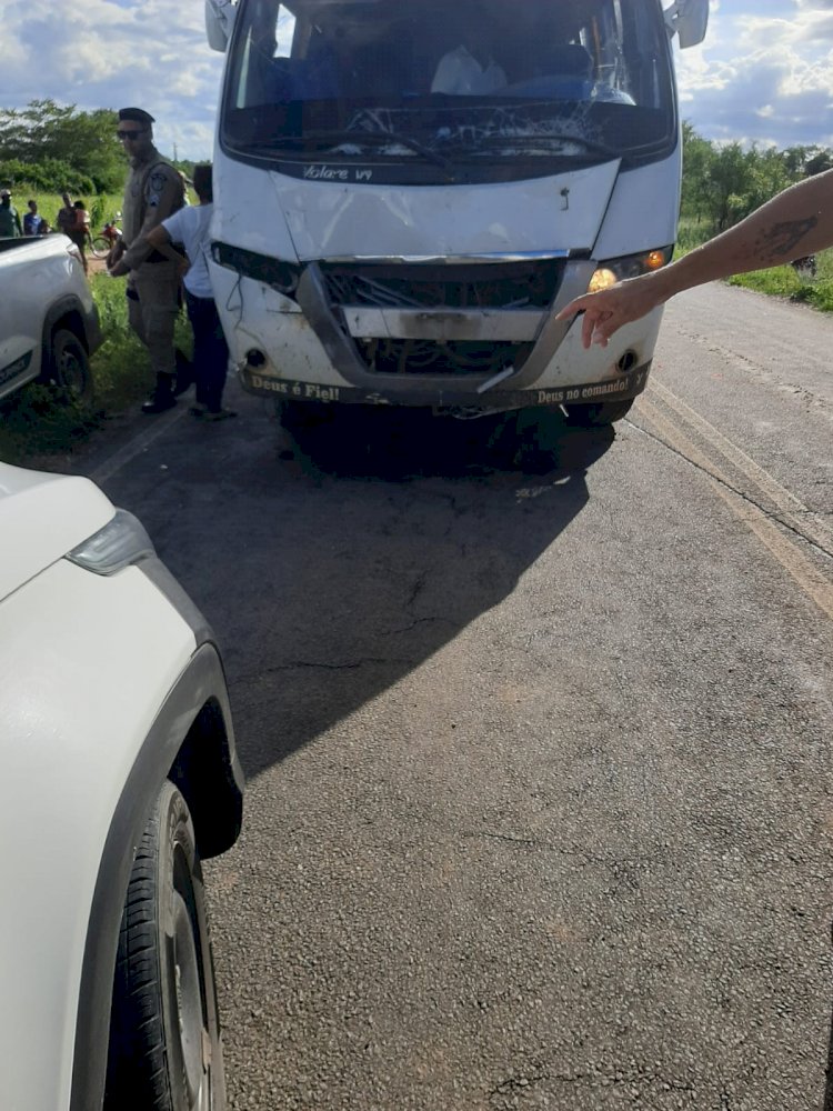 Acidente envolvendo três veículos é registrado na BA-305 em Santa Brígida