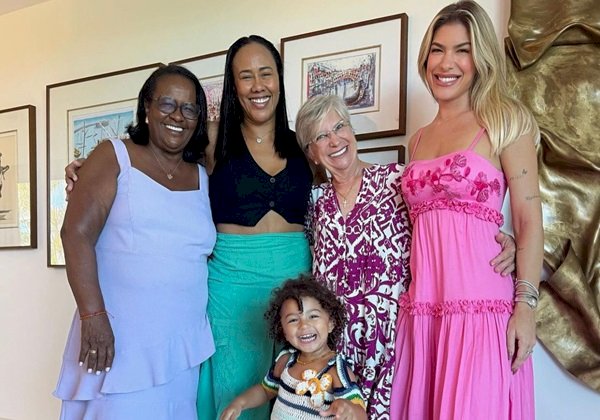 Lore Improta posa com avós de Liz: ‘abençoada por ser rodeada de mulheres batalhadoras’