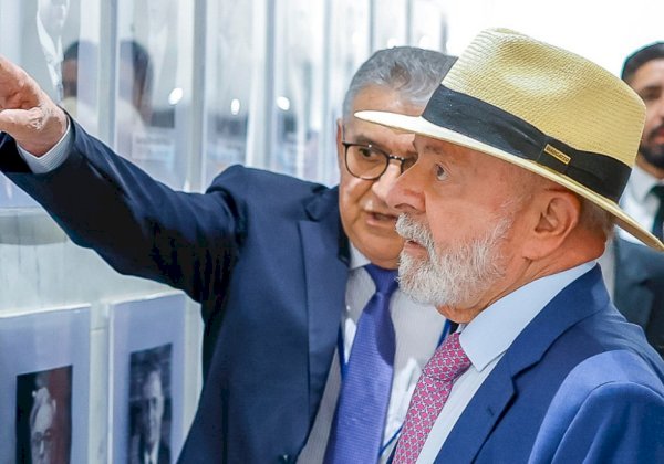 Lula critica Temer e Bolsonaro em visita à galeria de fotos de ex-presidente no Planalto
