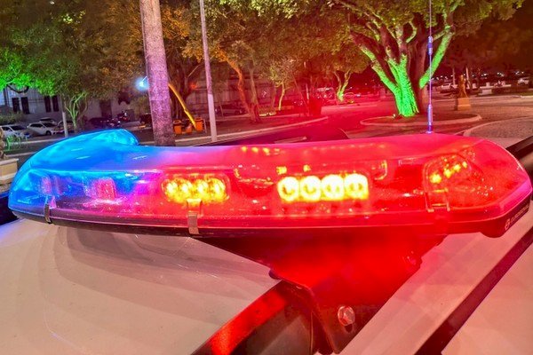 Homem usa faca peixeira para ameaçar gerente e clientes de agência bancária em Canindé de São Francisco